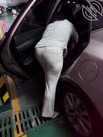 分享一下偷拍我家骚妈的生活照 换衣服的照片 和黑丝臭脚1