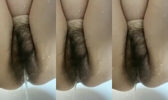 原创！老婆就喜欢边洗边尿