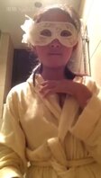 《嫩妹11》戴着魅魔面罩的亲妹妹，听哥哥的一面之词，洗澡扭动娇俏的身材