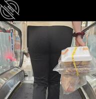 少妇的黑色紧身裤