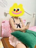 【十三】真实乱伦小姨子  小姨子在和男友裸聊，我在旁边代替男友摸她2