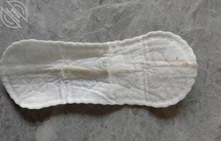 偷拍老婆换下来的原味护垫！2