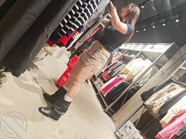 北京商场拍到丰满酷女孩！