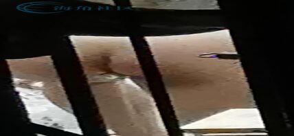 对面一个女的洗澡