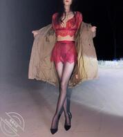 河南媳妇的极品身材，副驾的丝袜高跟人妻。0