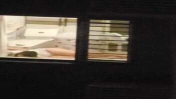 今天偷拍到对面楼人妻穿着内裤