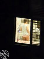 今天偷拍到对面楼人妻穿着内裤0