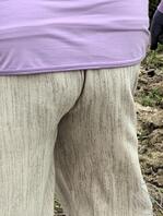 透过母亲穿的长裤，看到母亲的内裤1