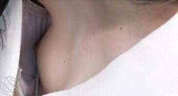 她静静的看电话 我悄悄的看葡萄2