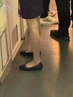 真相要她的vx，和她线下睡一觉，话说高铁乘务员穿安全裤嘛，真想抄底