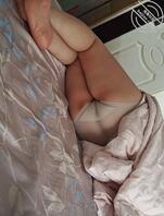 睡着的妈妈屁股真的好大！真想扒开内裤用鸡巴狠操！大家评价一下屁股大不大！