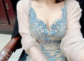 10.骚逼老婆办公室露出和楼道自慰合集1