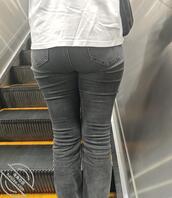 小姐姐黑色紧身牛仔裤1