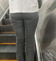 小姐姐黑色紧身牛仔裤2