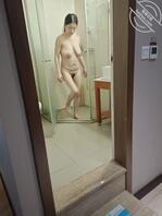 偷拍骚逼小姨洗澡，持续更新中，关注多了给大家分享下我们的故事2