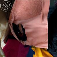 朋友老婆的内衣，太大了，想射在上面，兄弟们，多多支持1