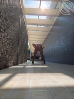 爱穿丝袜的小公狗，白天在公园的公共厕所露出，1