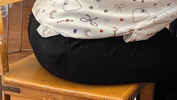 穿紧身裤的小骚货同事2