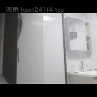 （原创）和小姨一起洗澡，刚插进她逼里，姨夫突然回家&hellip;吓得我直接躲进衣柜里