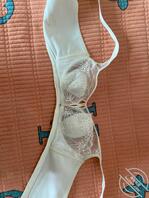 给丈母娘小姨子保养内衣鞋，射在小姨子华伦天奴上0