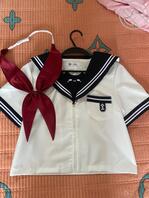 给丈母娘小姨子保养内衣鞋，射在小姨子华伦天奴上2