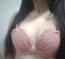 妹妹的奶刚好一个手掌握着