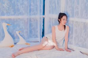 和认识的漂亮小姐姐一起去拍写真，身材不错，下步继续发展1