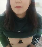 说实话，对阿姨牛仔裤里边的骚穴跟菊花，你们内心有什么邪恶的变态的想法？0