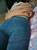 妈妈趴着玩手机1