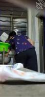 想拍妈妈洗澡,没法在卫生间装摄像头,只能把手机藏在外面拍到一点脱衣服画面0