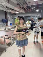 【原创内容104】陪妹妹打真人CS，手都淤青了，还念念不舍0