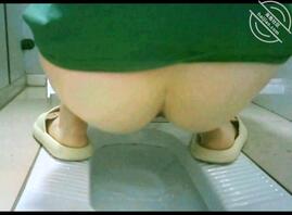 厕拍精选美女，瘦高、圆润、翘臀都有了，最后一个大家看看练的什么功？0