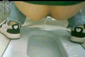 厕拍精选美女，瘦高、圆润、翘臀都有了，最后一个大家看看练的什么功？2