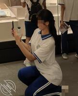 发育超成熟的女同学10岁第一次月经奶子已经发育了那么大真想用来乳交1