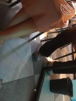 偷拍桌下貌似被发现啦2