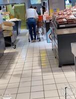 每次看见美女都会忍不住偷拍。 想扑上去。 想摸她们。 舔奶子。 草她们1