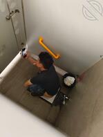 服务区上厕所无意中看到的隔壁的帅哥