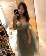 为什么今天去做伴娘，新郎和伴郎都盯着我看啊，都怪不好意思的，抢了新娘风头1