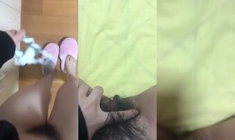 19岁小骚货展示自己的b