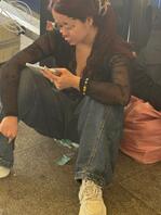 车站偷拍大奶乳沟少妇1