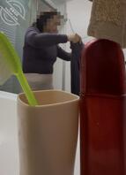 偷拍疑似出轨妈妈洗澡，可惜雾气太重，只拍到阴毛（想看奶头照看上一帖子）1