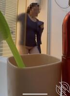 偷拍疑似出轨妈妈洗澡，可惜雾气太重，只拍到阴毛（想看奶头照看上一帖子）2