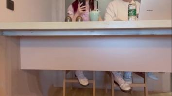 把闺蜜送给男友是什么体验？真实勾引vlog，两个人真的好放不开，全程