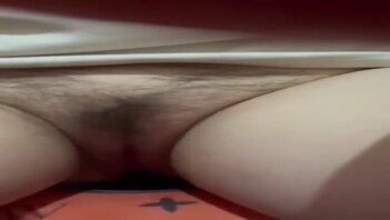 老婆出差了，看社区受不了了，自己玩上了