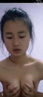 刚成年妹妹的自拍0