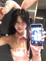 喜欢妈妈的脸呢，还是喜欢脚呢，打给妈妈看看1