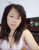 露脸熟女来了，奶头大，逼粉嫩，完全不像50多岁的逼0