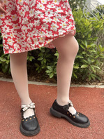 看看大家小女儿们的丝袜世界，大家评论区留下更新鲜的丝袜美腿呗