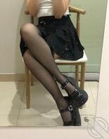 表妹穿黑丝诱惑我，这样真的好吗