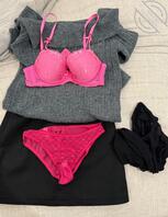 下滑看教师人妻上身黑丝和粉色内衣内内0